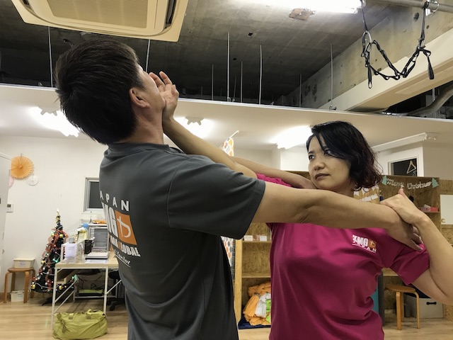 Women defense against front choke